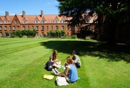 假期青少年英國夏令營邀請你走進劍橋大學(xué)！