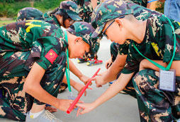 恩施青少年軍事夏令營鍛煉孩子堅強的意志
