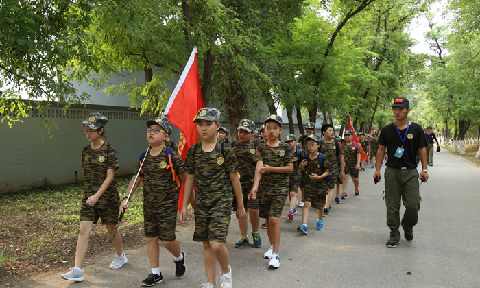 兒童軍事夏令營(yíng)