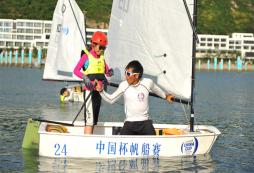  跟隨帆船夏令營近距離親近大海