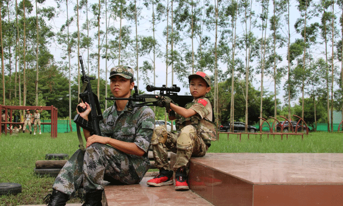 防城港軍事夏令營(yíng).gif