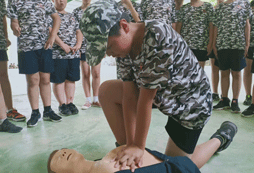 福建軍訓(xùn)夏令營活動都訓(xùn)練什么？