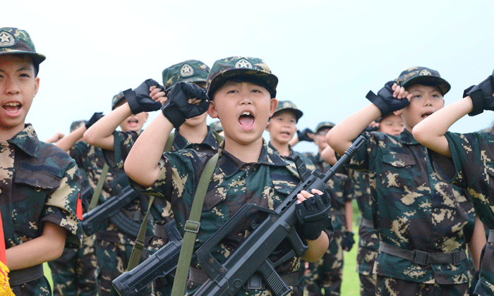 阜陽軍事夏令營給孩子一個成長的空間！.gif