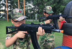 參加方陣特訓軍事夏令營幫助孩子克服不良習慣