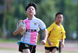  橄欖球夏令營是如何保障青少年人身安全