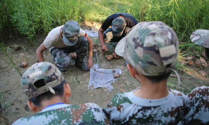 贛州軍事拓展夏令營(yíng).gif