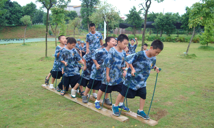 港澳臺(tái)軍事夏令營(yíng)好處.jpg