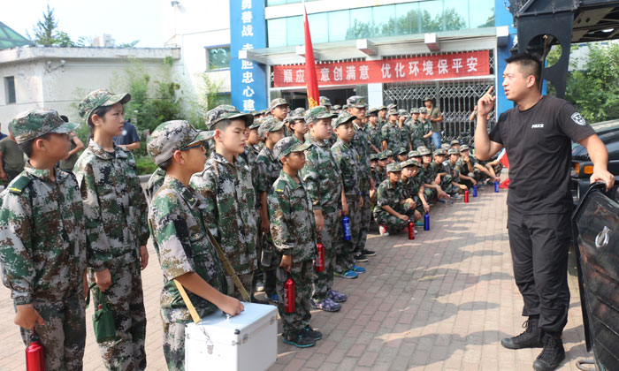 港澳臺(tái)軍事夏令營(yíng)的師資.jpg