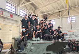 參加固安軍事夏令營培養(yǎng)孩子的愛國情懷