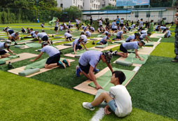 參加揭陽(yáng)少年軍校夏令營(yíng)提升孩子的綜合能力