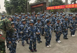 江門(mén)小學(xué)生軍訓(xùn)夏令營(yíng)讓孩子改掉自身的壞毛病