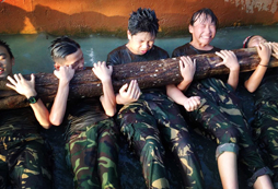 廣東中小學(xué)生軍事夏令營(yíng)規(guī)范孩子行為習(xí)慣