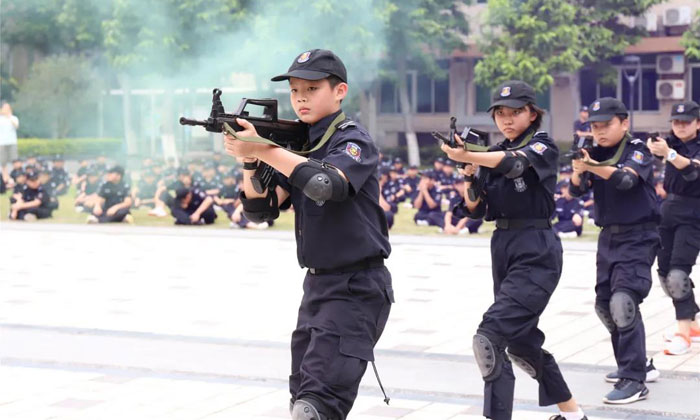 廣東軍事拓展夏令營(yíng).jpg