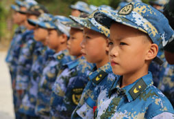讓孩子在廣西兒童軍事夏令營(yíng)鍛煉成長(zhǎng)
