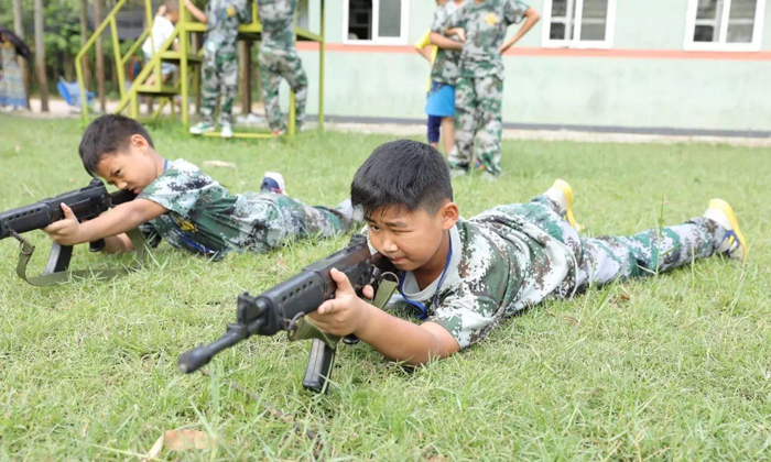 桂林兒童夏令營軍訓(xùn)
