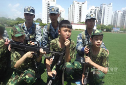 參加廣西軍事夏令營給孩子一個震撼生命的成長平臺