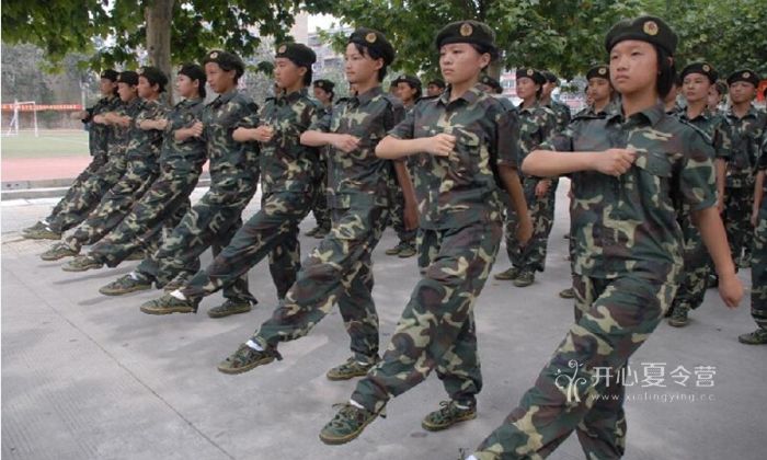 廣西軍事夏令營(yíng)