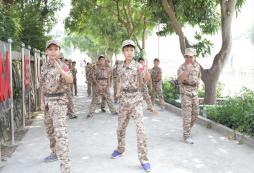 廣西軍事拓展集訓(xùn)營矯正青少年的不良習(xí)慣