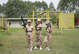廣西軍事夏令營教會孩子學(xué)會感恩