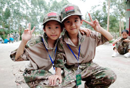 廣西軍事夏令營帶領(lǐng)孩子體驗(yàn)軍事生活