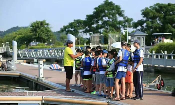 暑期讓孩子參加廣州帆船夏令營(yíng)安全有保障.jpg