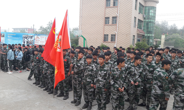 全校學(xué)生集合.jpg