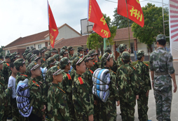 幾天的軍事夏令營(yíng)能改變孩子的習(xí)慣？