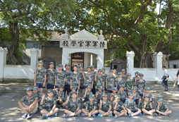 廣州軍事夏令營(yíng)這個(gè)假期和孩子一起度過(guò)