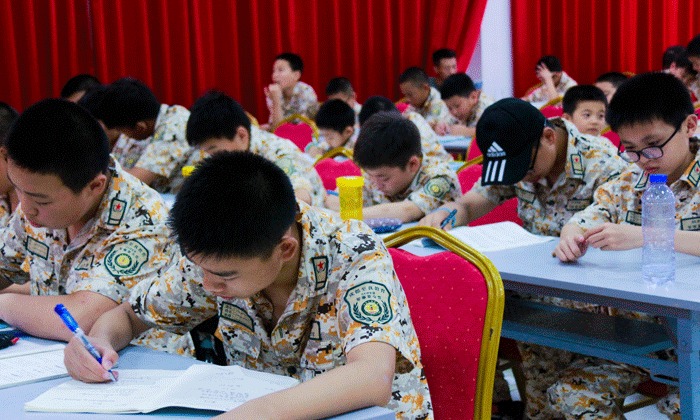 廣州小學(xué)生軍事夏令營(yíng)