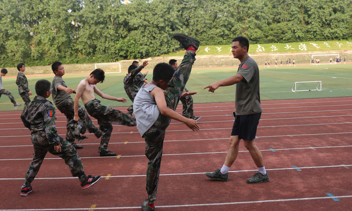 廣州中學(xué)生軍事冬令營