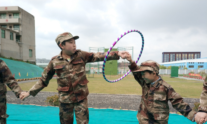 參加廣州軍事夏令營(yíng)讓孩子受益一生