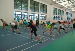 廣州體育夏令營介紹羽毛球加快擊球速度的方法