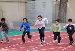 八百米體測(cè)進(jìn)行中