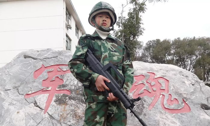 桂林軍事化夏令營(yíng)