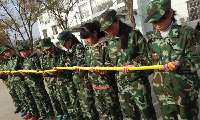 桂林軍事化夏令營(yíng)