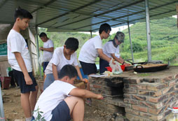 參加開陽縣軍事夏令營讓孩子不斷挑戰(zhàn)自己！