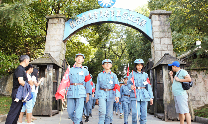 貴州興義軍事夏令營(yíng)