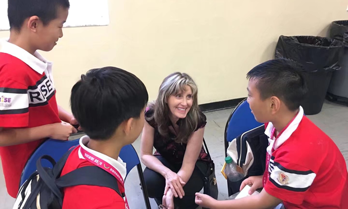 與美國導(dǎo)師開心的談話.jpg