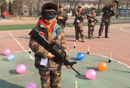 孩子不愿意參加國內軍事夏令營怎么辦