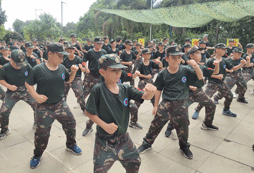 國內(nèi)軍事夏令營值不值得孩子參加