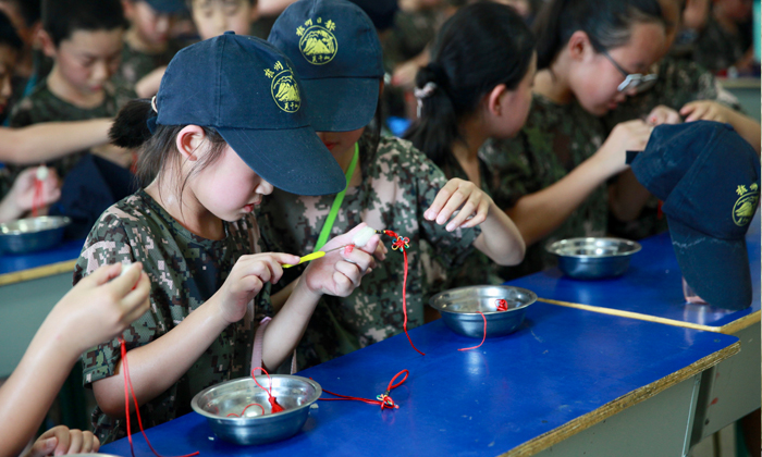 怎么給男孩選擇一個合適的夏令營？.jpg
