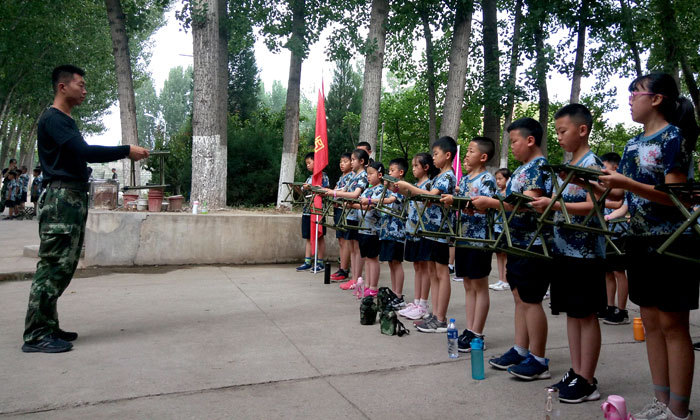 國內(nèi)軍事夏令營.jpg