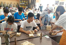 經(jīng)常給孩子參加夏令營好嗎？