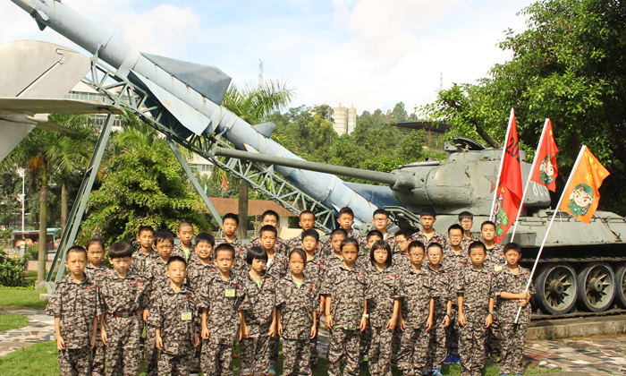 參加國內(nèi)軍事夏令營的孩子一般多大.jpg