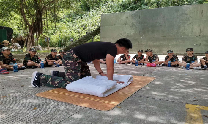 國內(nèi)軍事夏令營收費(fèi)