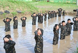 國內(nèi)軍事夏令營幫助孩子建立正確的人生觀