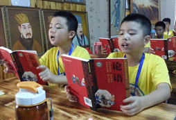 國學(xué)夏令營加強(qiáng)孩子文化禮儀教育