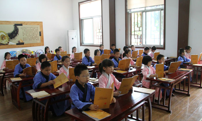 國學經(jīng)典夏令營提升孩子綜合素質