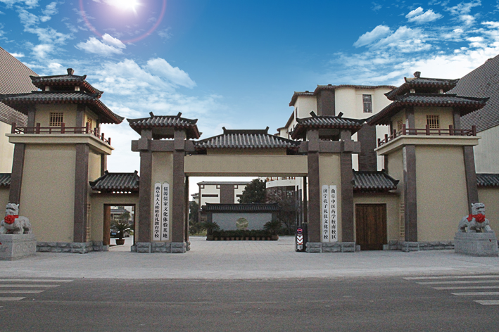 1學(xué)校大門.jpg
