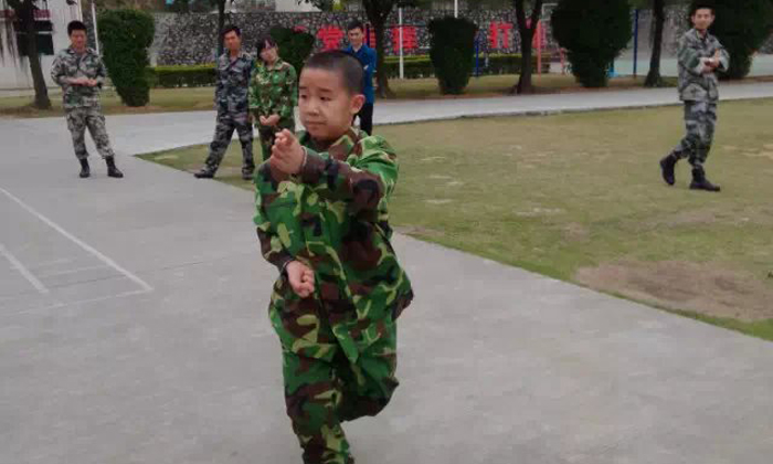 打軍拳的小戰(zhàn)士